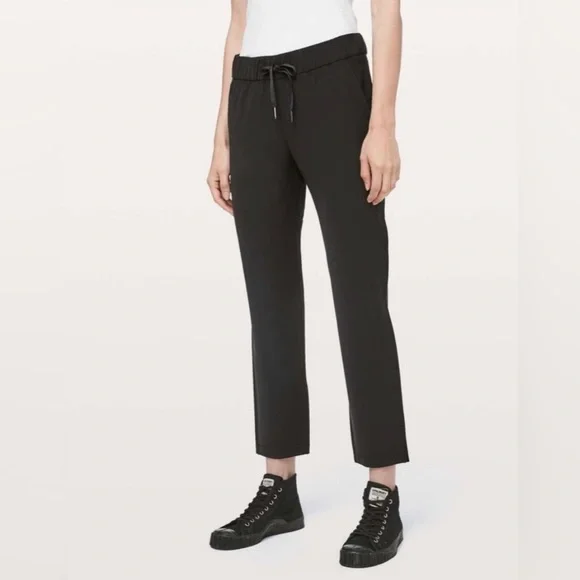 Lululemon On the Fly Pants Black Drawstring Size 2 Pockets Travel Work Neutral - Picture 2 of 10